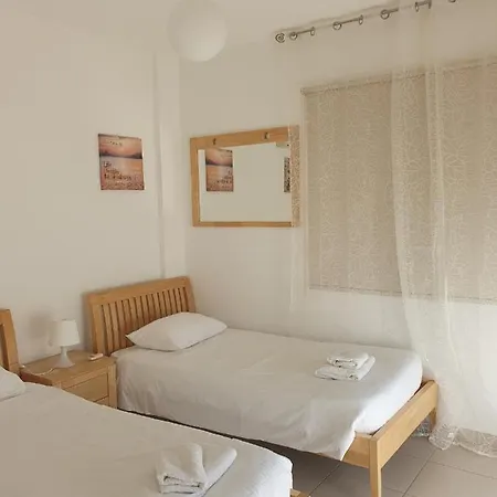 You And Your Family Will Love This 5 Star With Private Pool, Paphos 1417